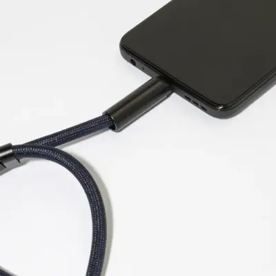 60 W-os RPET mobiltartós csuklópánt kábellel, sötét kék