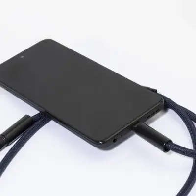60 W-os RPET mobiltartós nyakpánt kábellel, sötét kék