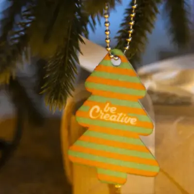 Egyedi karácsonyi kulcstartó, karácsonyfa – CreaFelt Key Xmas, fehér