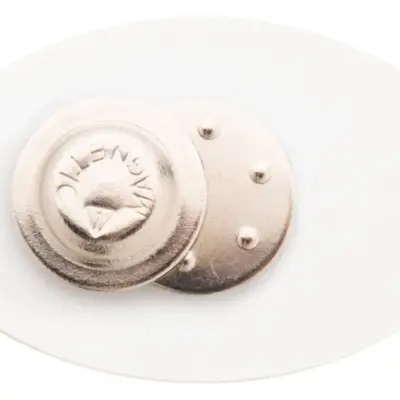 Mágneses kitűző – DomeBadge, fehér