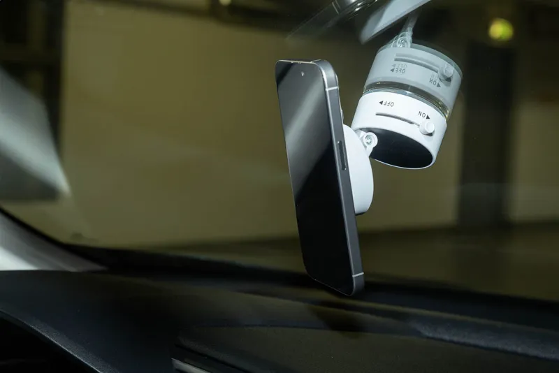 RABS mágneses autós mobiltartó – RaboMag, fehér